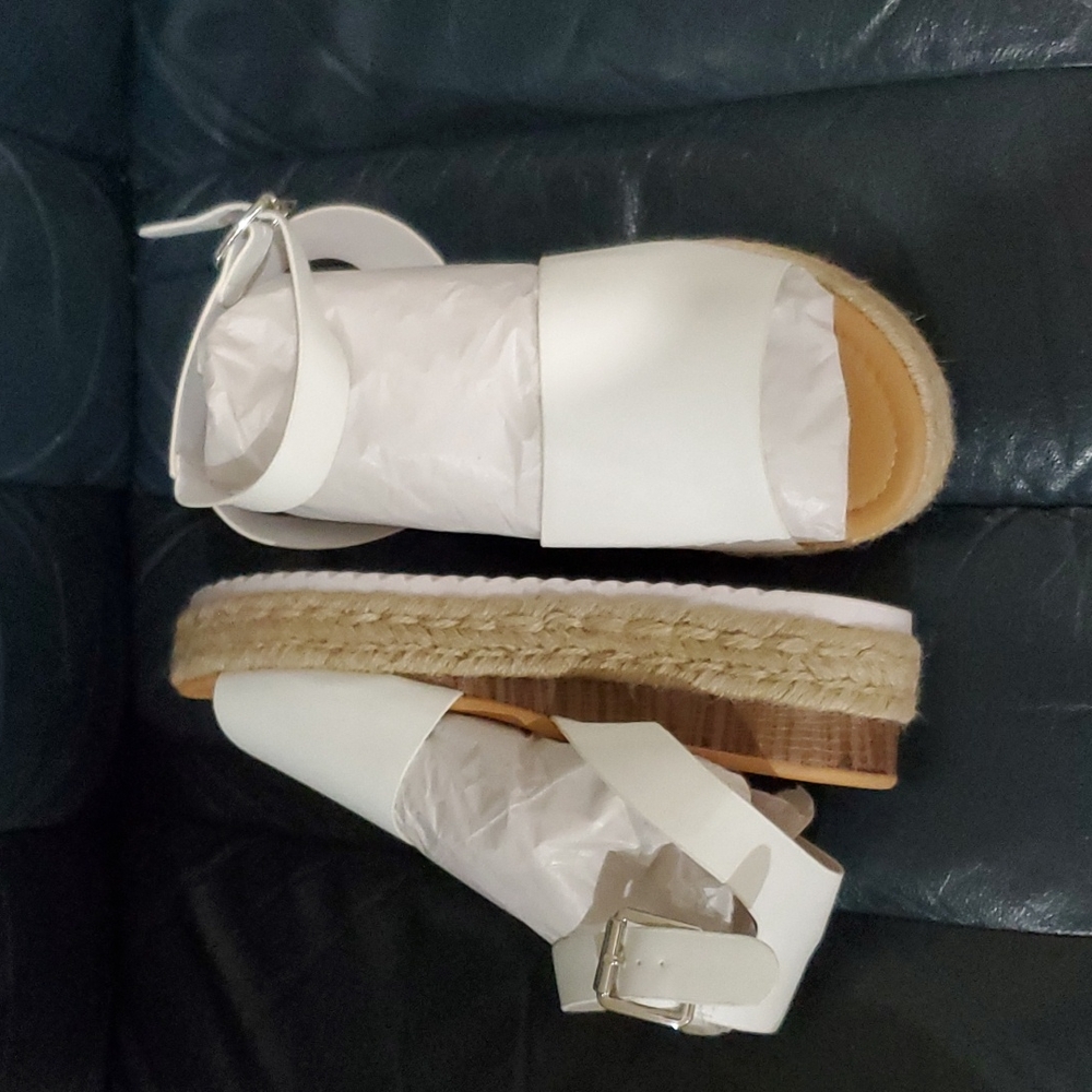 Sandals - Picture 2 of 7